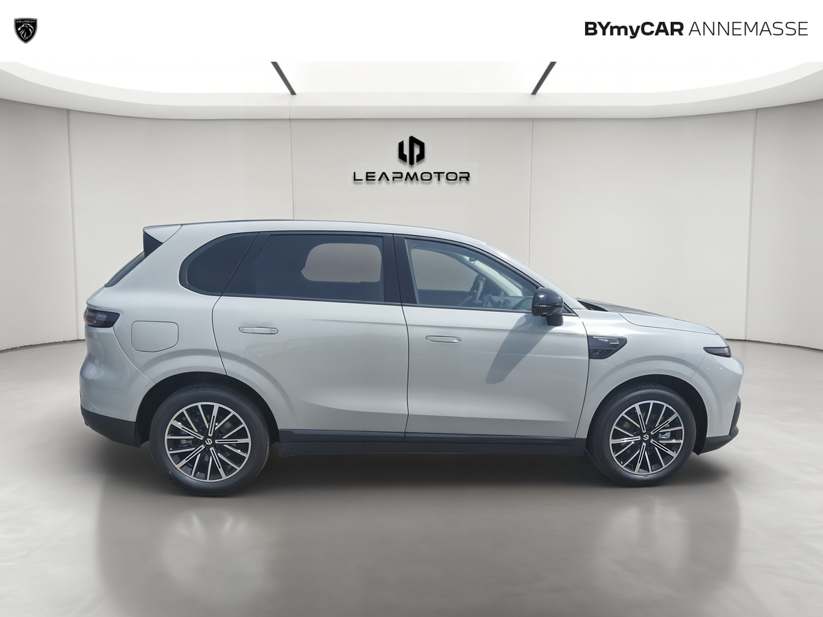 Leapmotor B10 REEV 18.8 kWh - 160 kW — photo 6