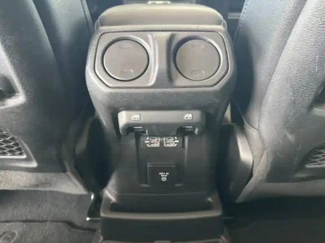 Jeep Wrangler plug-in hybrid rubicon 4xe — photo 19