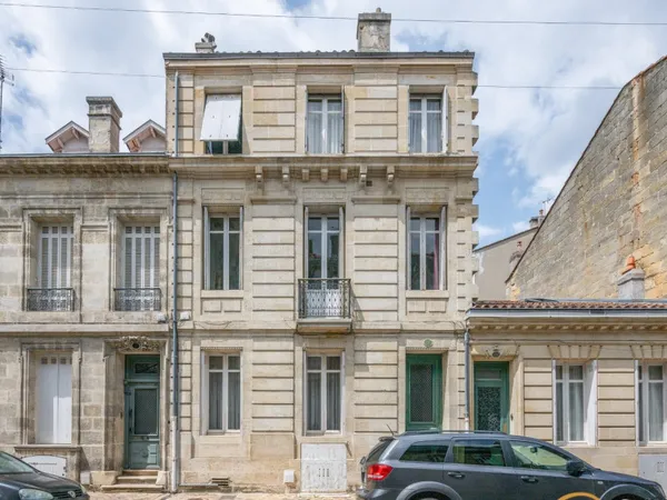 Maison 8 pièces 195 m²