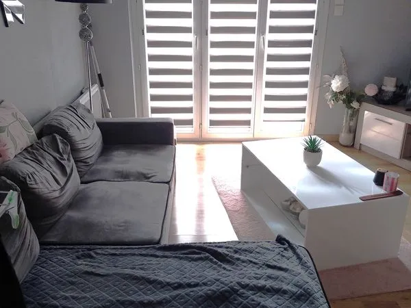 Appartement F2 40 m2 RDC terrasse et parking