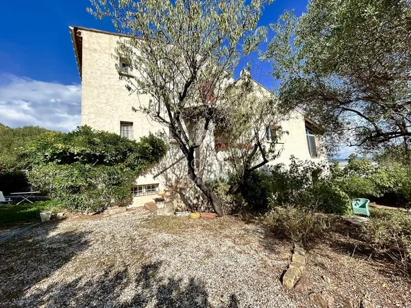 Villa T6 à fort potentiel