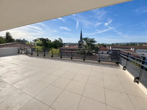 ROOFTOP D'EXCEPTION 200 M2 DE TERRASSE AU CŒUR D'ANDRÉZIEUX-BOUTHÉON