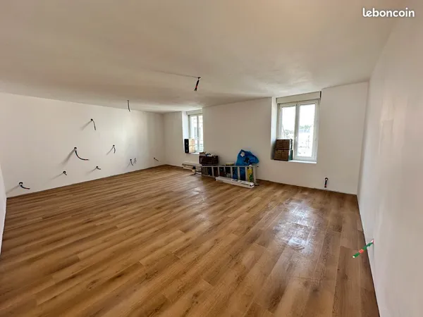 Appartement 3 chambres, balcon et terrain privé