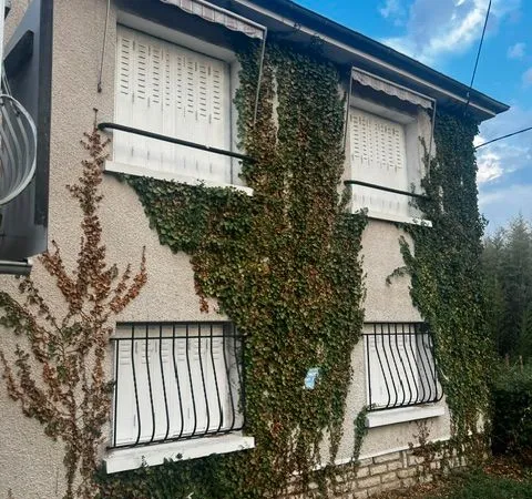 Ensemble immobilier en zone industrielle
