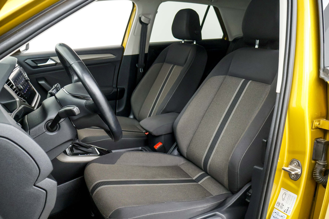 Volkswagen T-Roc — photo 12