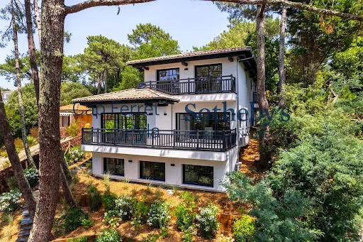 Maison 9 pièces 300 m²