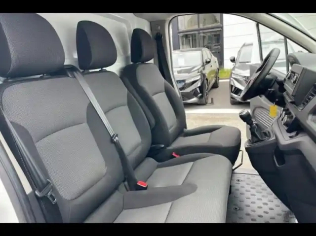 Renault Trafic fg l1h1 3t 2.0 blue dci 130ch confort — photo 11