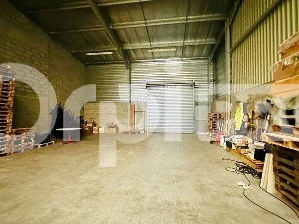 Local d'activité 313 m²