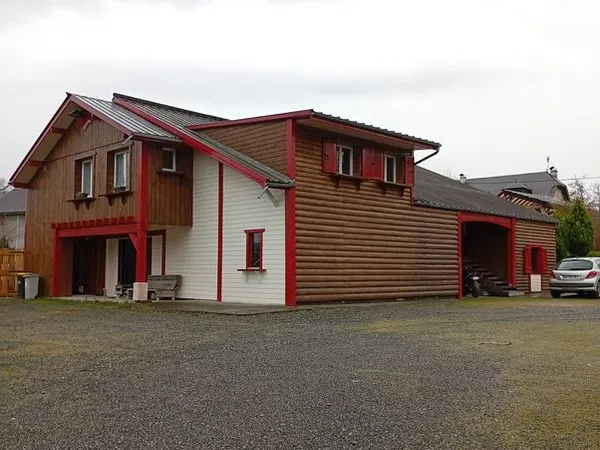 Appartement au 1ier étage dans belle maison bois