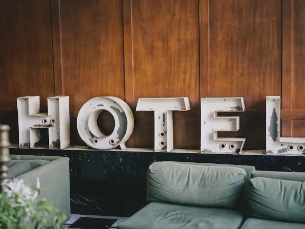 Hôtel 1687 m²