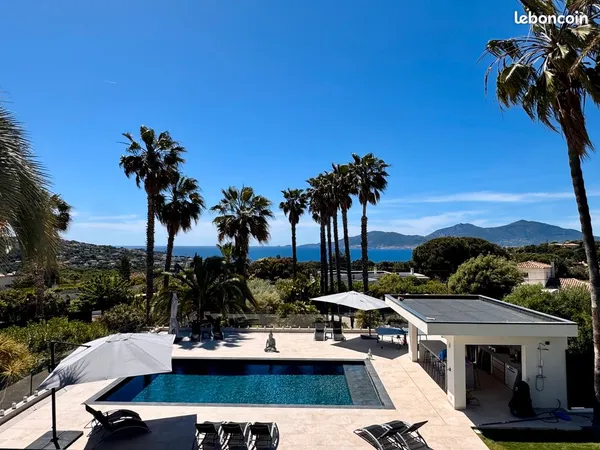 Porticcio Villa meublée de standing 165m² 4 chambres vue mer face à Ajaccio - résidence calme proche