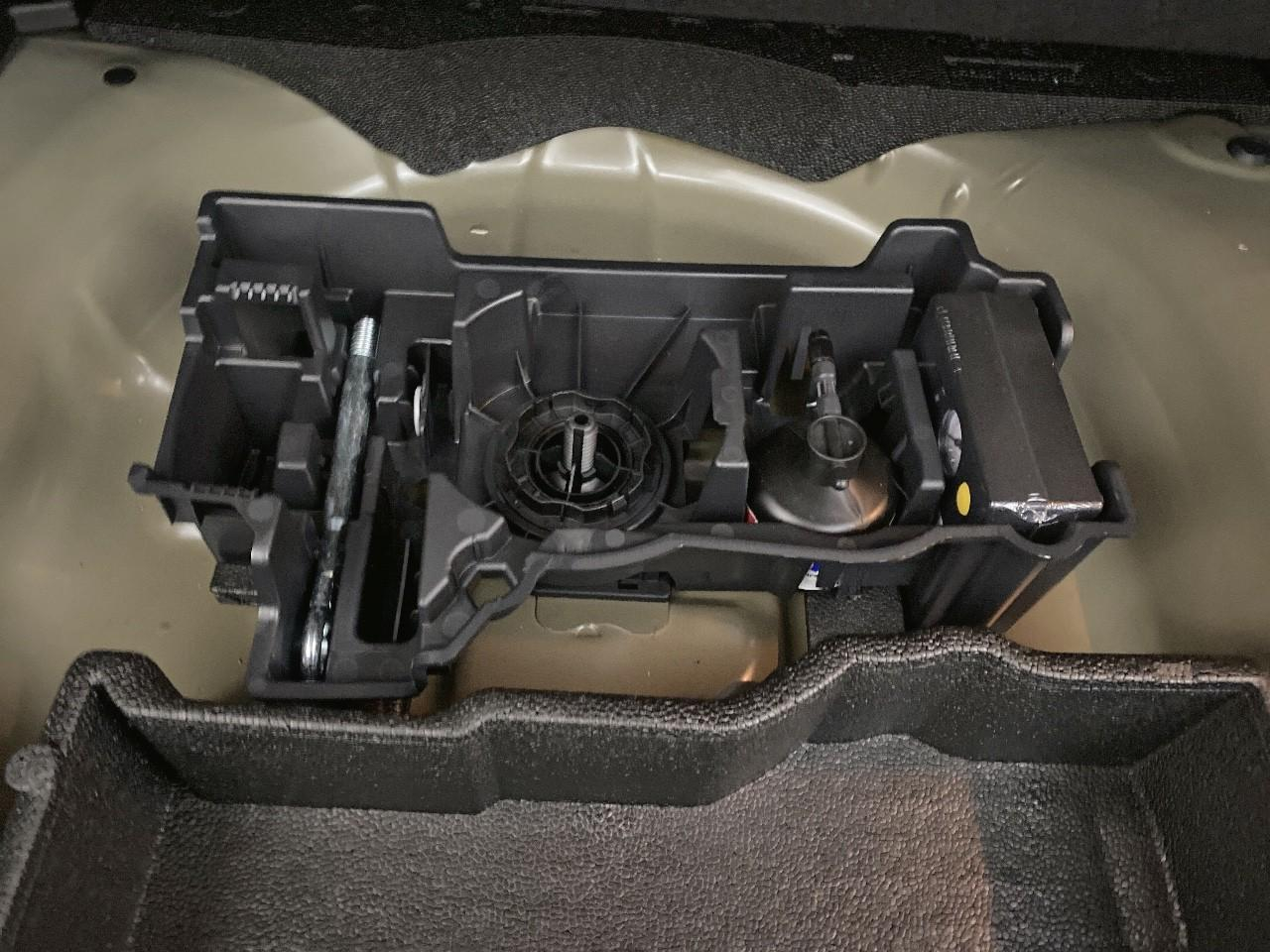 Peugeot 2008 hybrid 145 ch e-dcs6 allure — photo 16