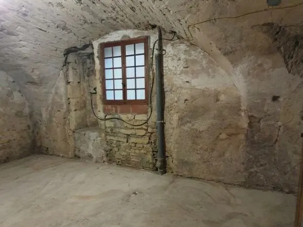 Espace de stockage / Dépôt sécurisé 12 m² - Idéal artisans ou stockage temporaire