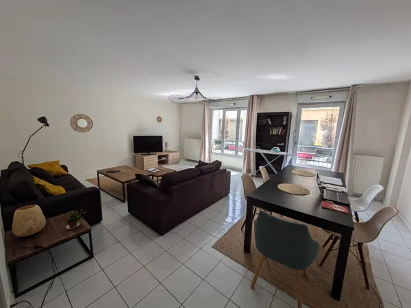 Propose chambre en colocation - Appartement 120m² - Lyon 2