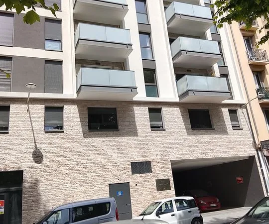 Location parking a cote carrefour tnl nice