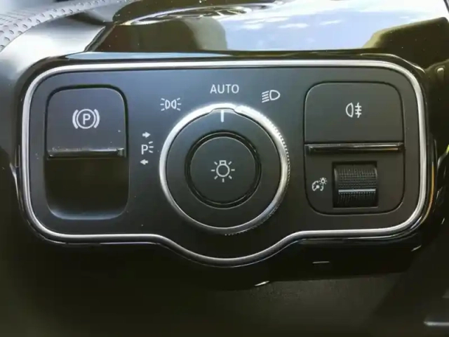 Mercedes Classe A 200 compacte amgline 163 ch 7g — photo 16