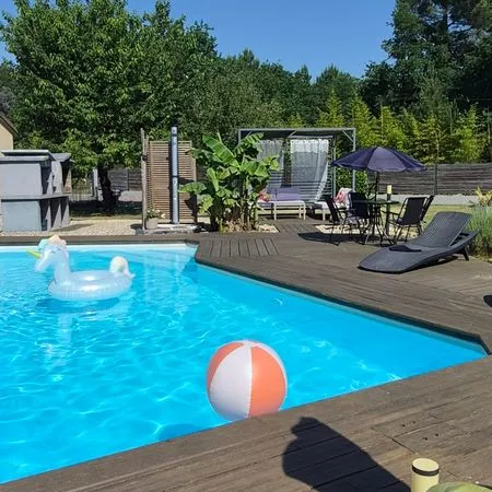 DE NOUVEAU DISPONIBLE - Maison avec piscine, grand terrain et environnement privilégié