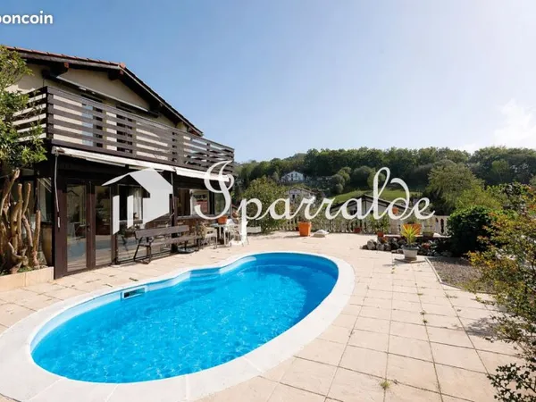 Coup de coeur assuré - Maison familiale avec piscine, calme absolu et fort potentiel