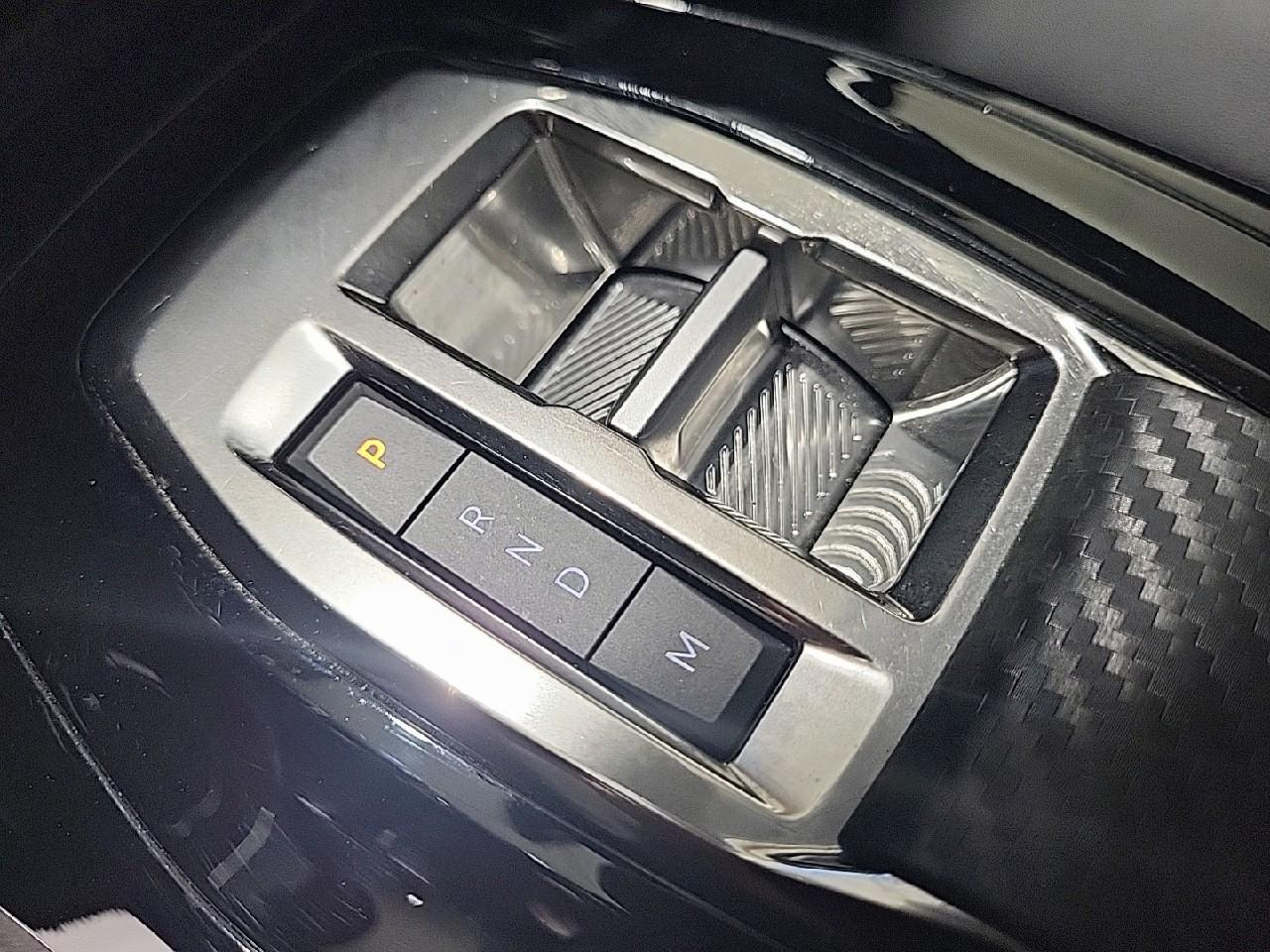 Peugeot 2008 puretech 130 s&s eat8 allure pack — photo 17