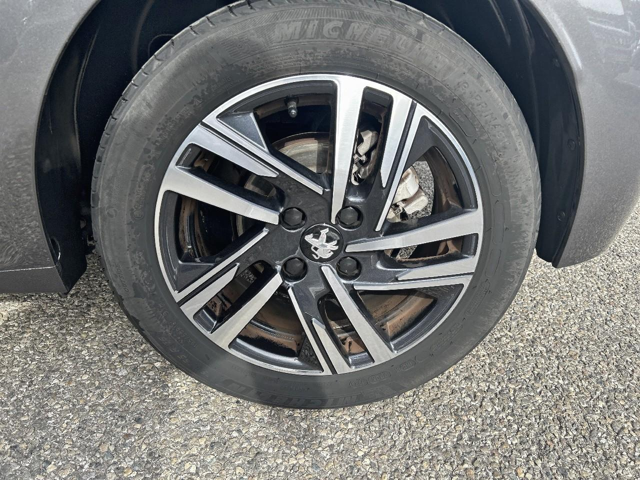 Peugeot 208 1.2 puretech 100ch s&s allure — photo 11