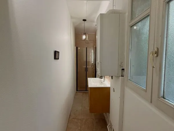 Chambre meublée (accès indépendant) dans un spacieux duplex situé en plein coeur de Nancy, chez l'ha