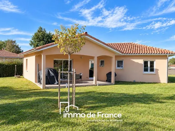 Plain-pied Martiel 110 m² , 3 chambres sur terrain plat et clos de 2000 m²