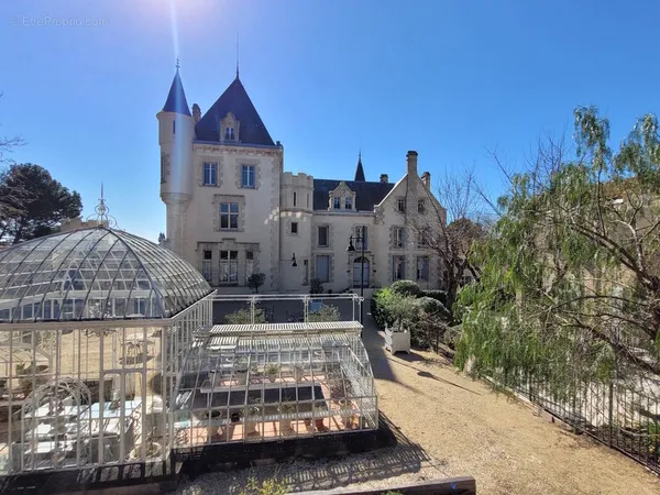 Vivez la vie de Château avec cet appartement de charme!
