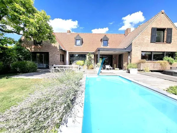 Villa 5 pièces 285 m²