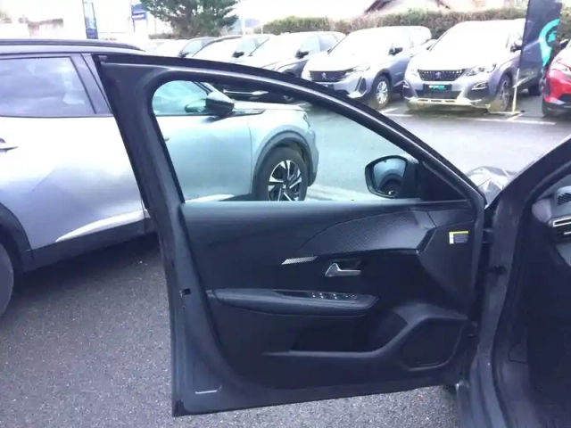 Peugeot 208 100 s&amp;s bvm6 — photo 20