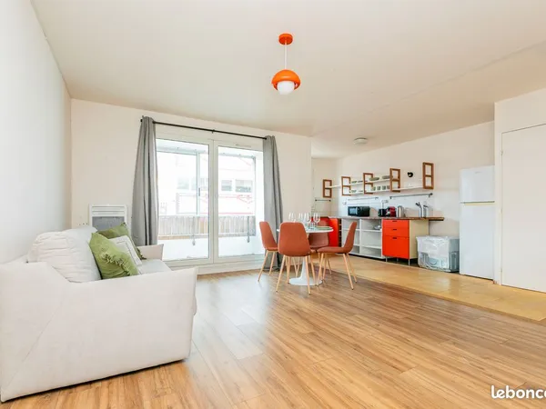 Montreuil limite Vincennes - 3 pièces rénové - 68 m² + loggia 10 m² - Métro 3 min