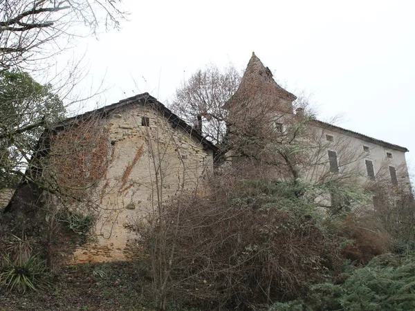 FERME ANCIENNE COMPOSEE D'UNE QUERCYNOISE ET D'UNE GRANGE