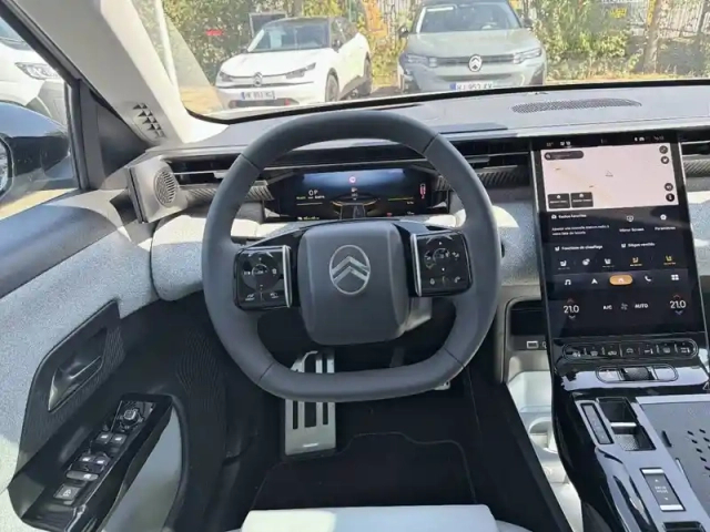 Citroën C5 Aircross hybride rechargeable 195 ch e-eat7 — photo 9