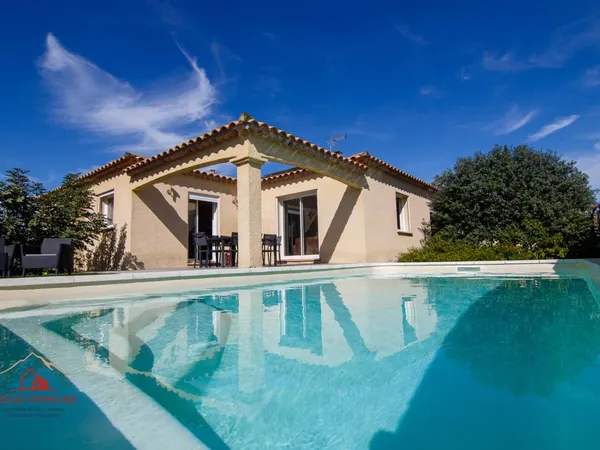 Un havre de sérénité à Bages : maison familiale avec piscine et panneaux solaires