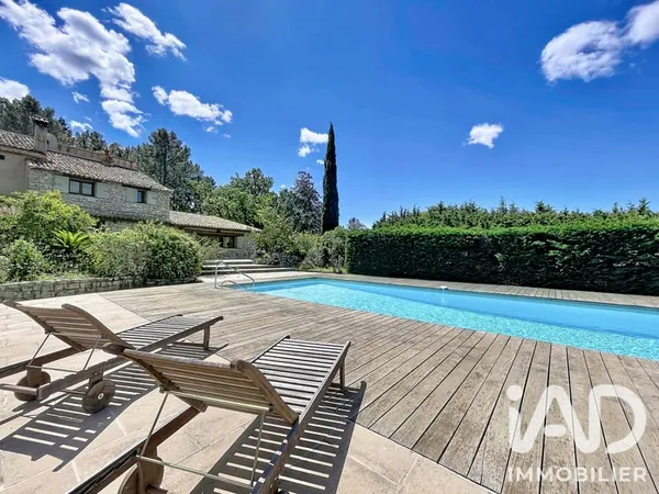 Maison 9 pièces 200 m²