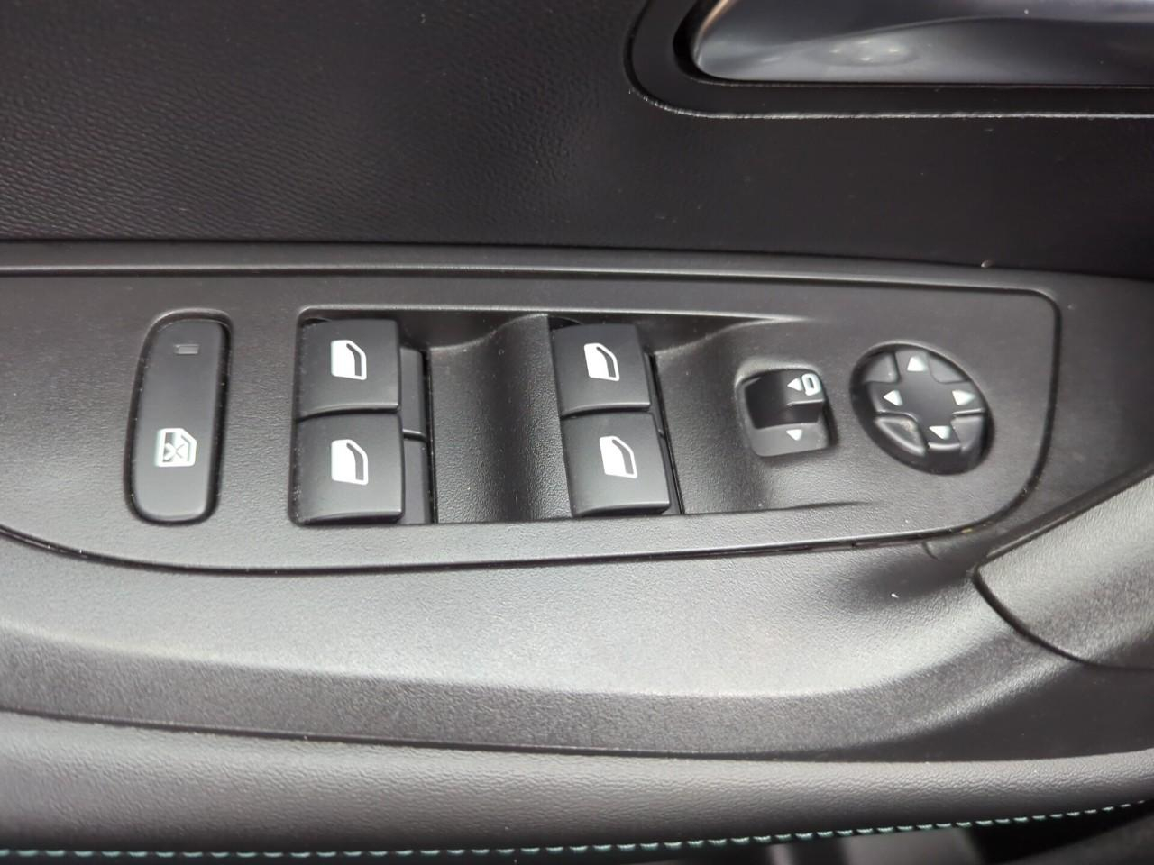 Peugeot 2008 puretech 130 s&s eat8 allure — photo 23