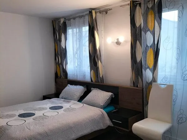 Colocation grande chambre meublée