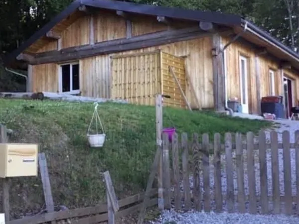 À VENDRE - Charmant chalet 5 pièces à Neuvic (Corrèze)