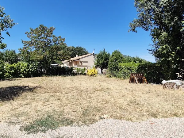 QUISSAC TERRAIN A BATIR DE 600M2 HORS LOTISSEMENT