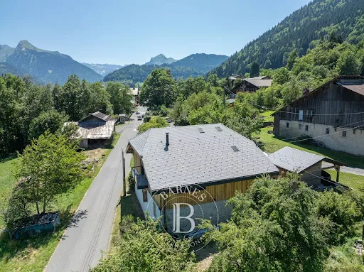 Maison 10 pièces 330 m²