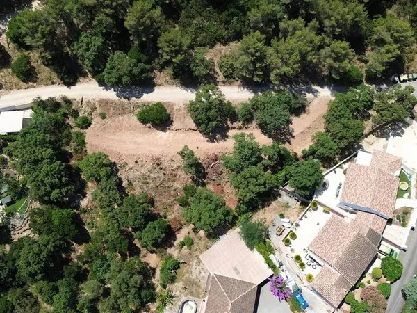 Terrain 2110 m²