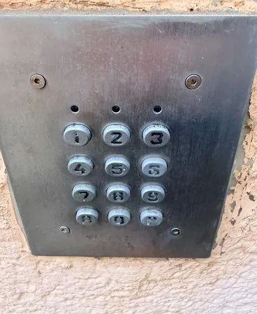 Box fermé proche plages