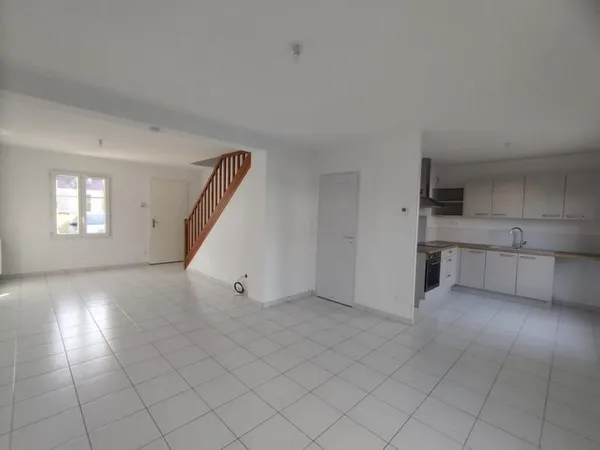 Maison Location Saint-Jean-de-la-Ruelle 4p 88m² 1215€