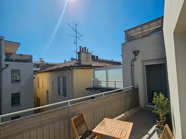 Charmant 2 pièces avec garage fermé et terrasse - Particulier à Particulier