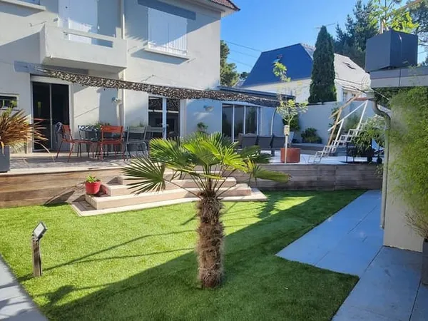 Superbe maison rénovée de 180 m² avec terrasse, spa haut de g
