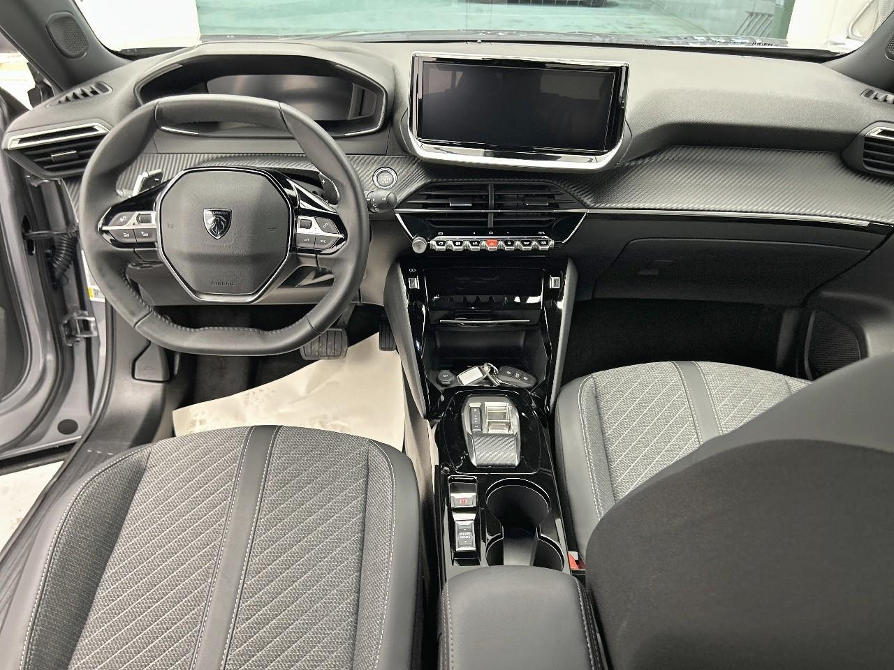 Peugeot 2008 130 s&s eat8 allure — photo 12