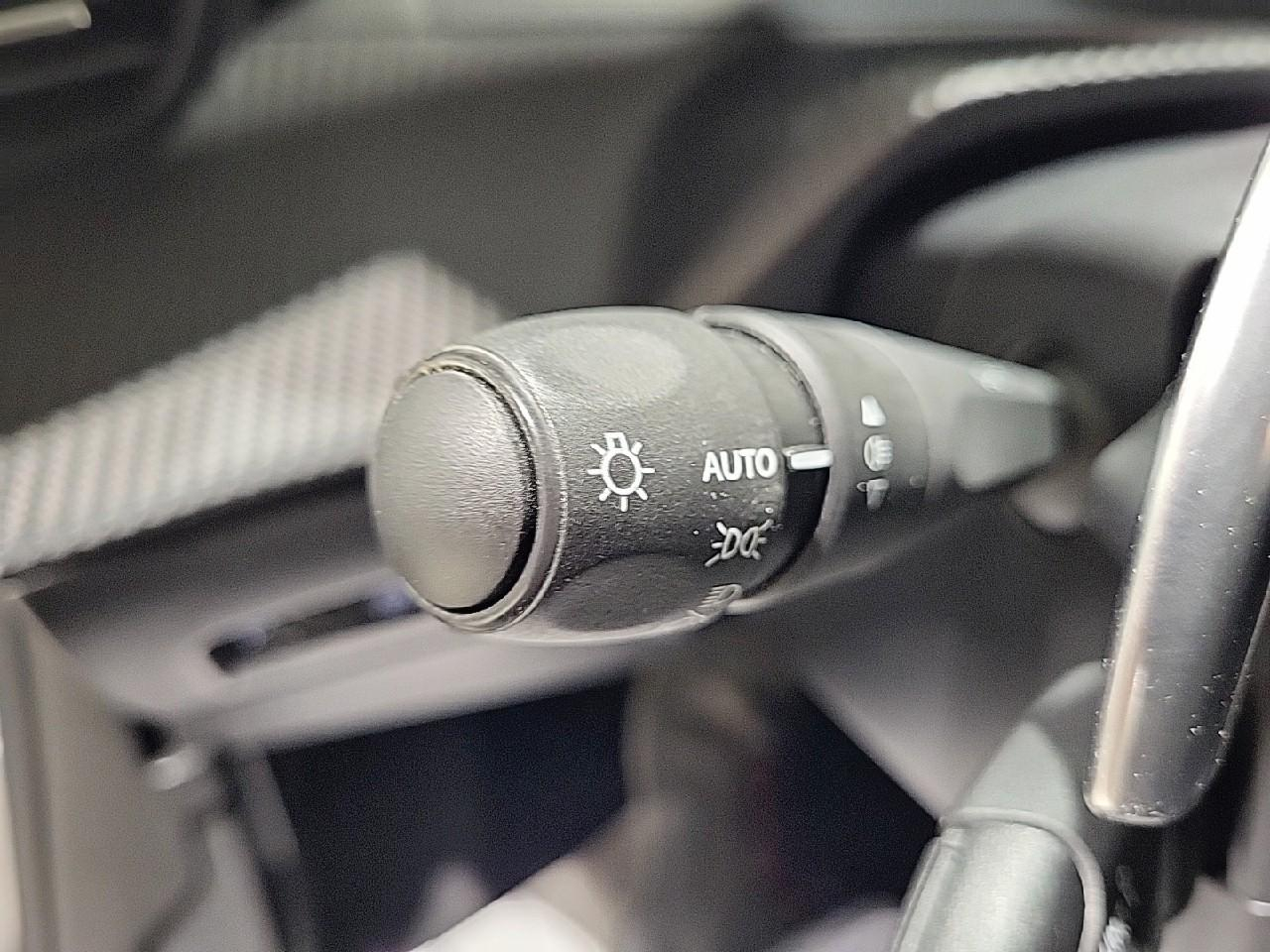 Peugeot 2008 puretech 130 s&s eat8 allure — photo 20
