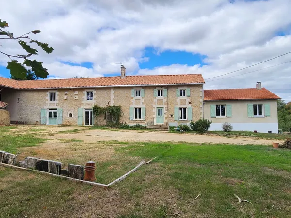 ITEUIL - LONGERE - 6 CHAMBRES - TERRAIN - GITE
