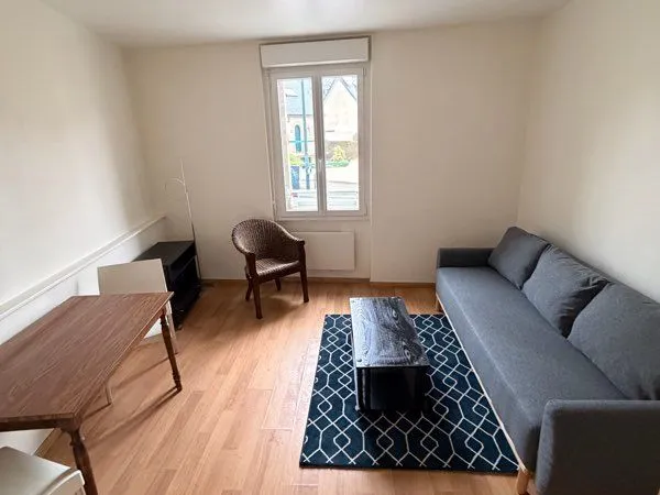 T1 bis 20m2 avec cour intérieure cuisine équipée - bureau possible
