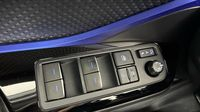 Toyota C-Hr 122h Graphic 2WD E-CVT MC19 — photo 31