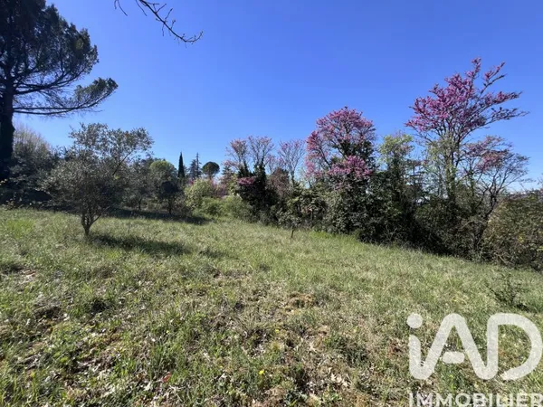 Terrain 1670 m²